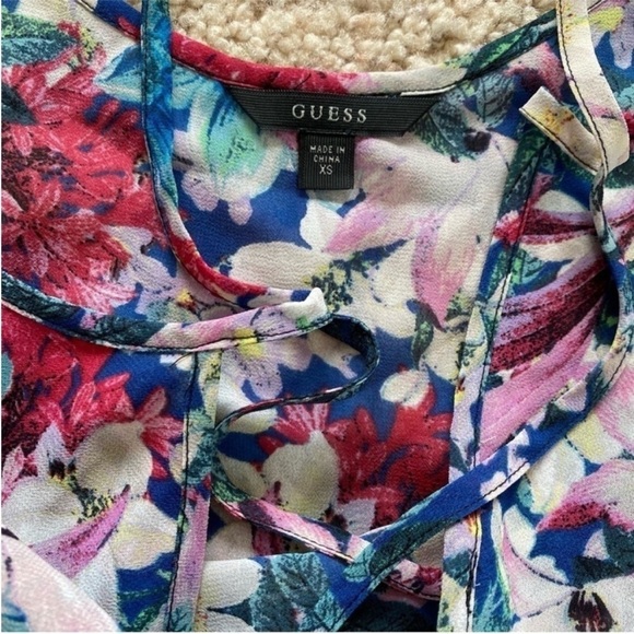 Guess Floral Flowy Blouse with Spaghetti Straps XS - Picture 3 of 7